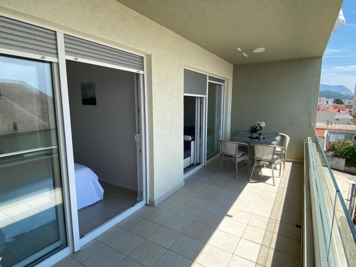Modern Apartments With Garage มาคาร์สกา ภายนอก รูปภาพ